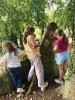 Les enfants créent dans la nature